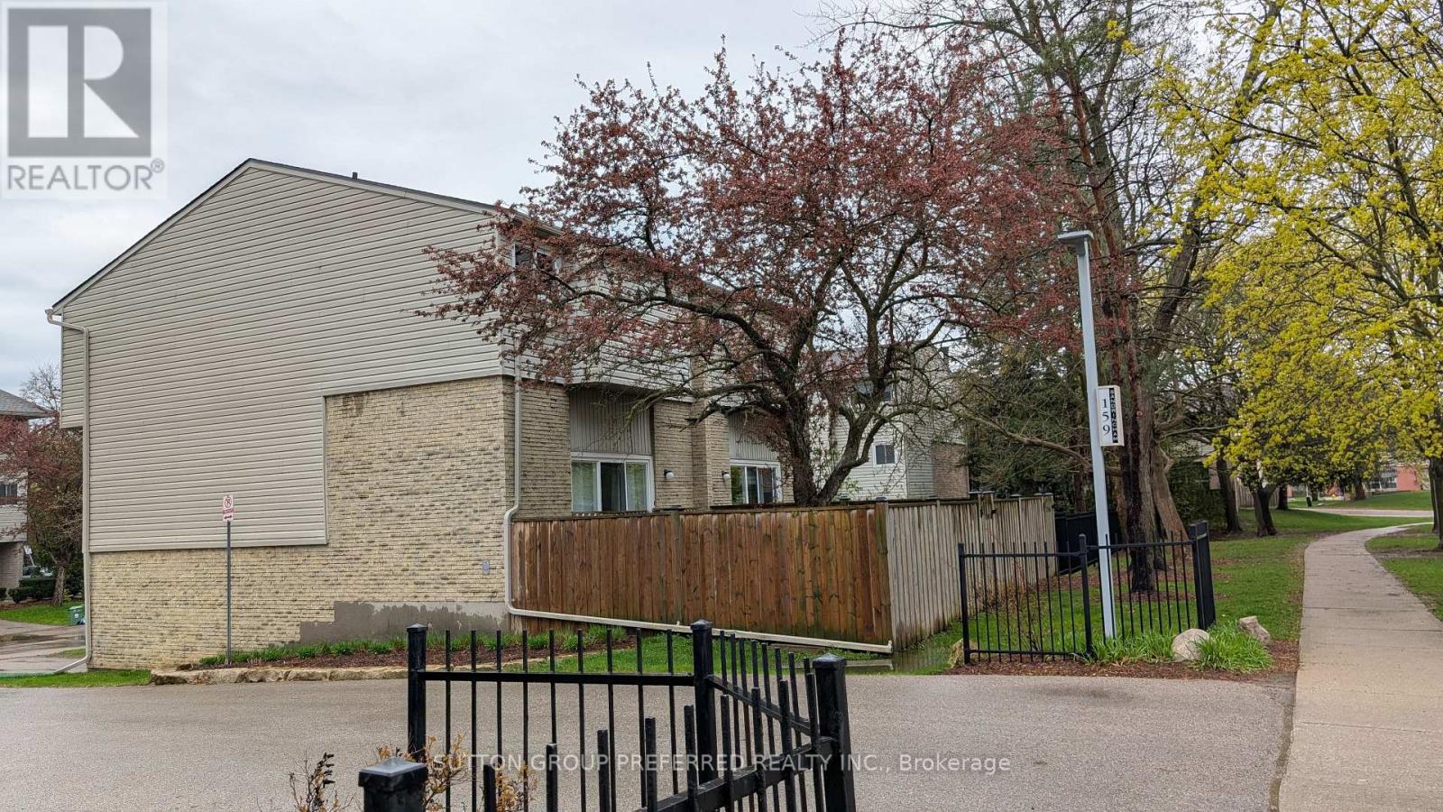 108 - 159 Sandringham Crescent, London South, Ontario  N6C 5A9 - Photo 2 - X12117185