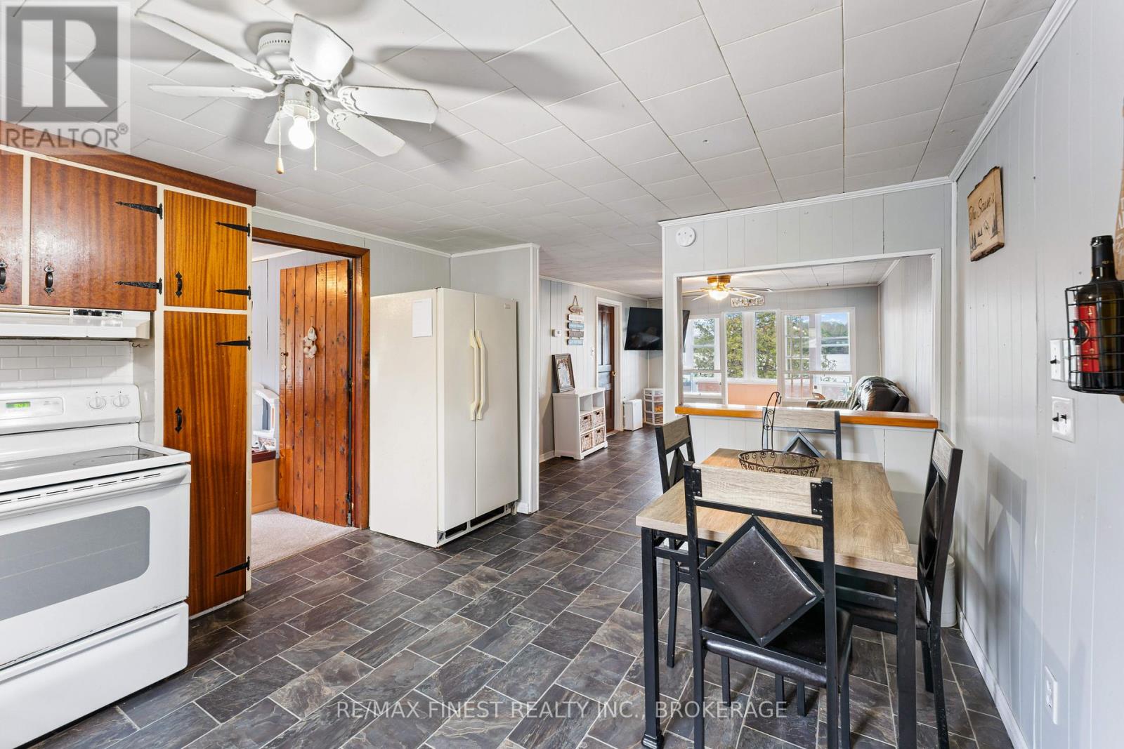 1022 Masonville Road, South Frontenac (Frontenac South), Ontario  K0H 2W0 - Photo 8 - X12189008