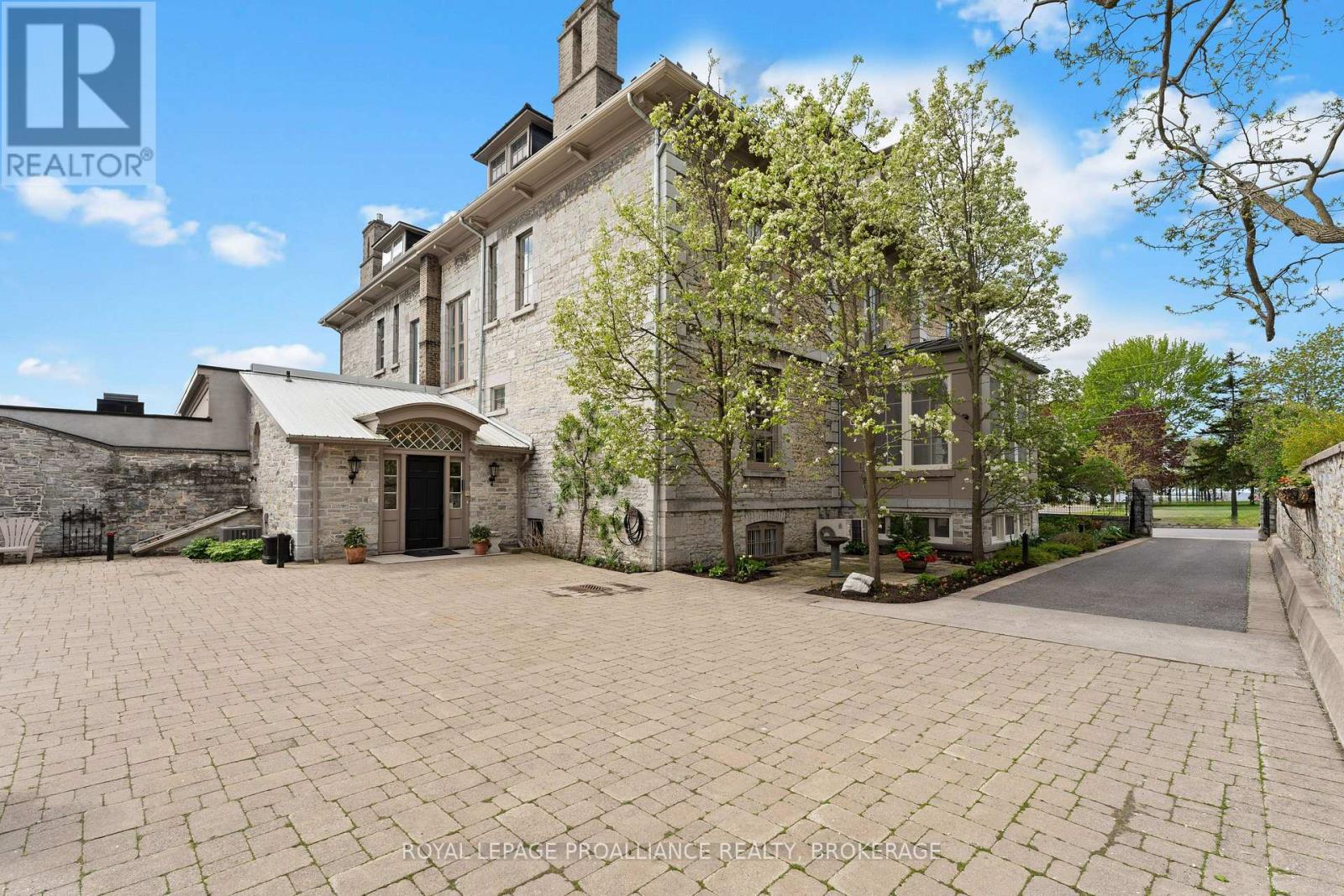3 Emily Street, Kingston (Central City East), Ontario  K7L 2W2 - Photo 47 - X12189032