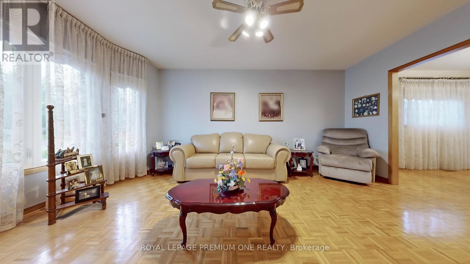137 Findhorn Crescent, Vaughan (Maple), Ontario  L6A 1M3 - Photo 8 - N12188792