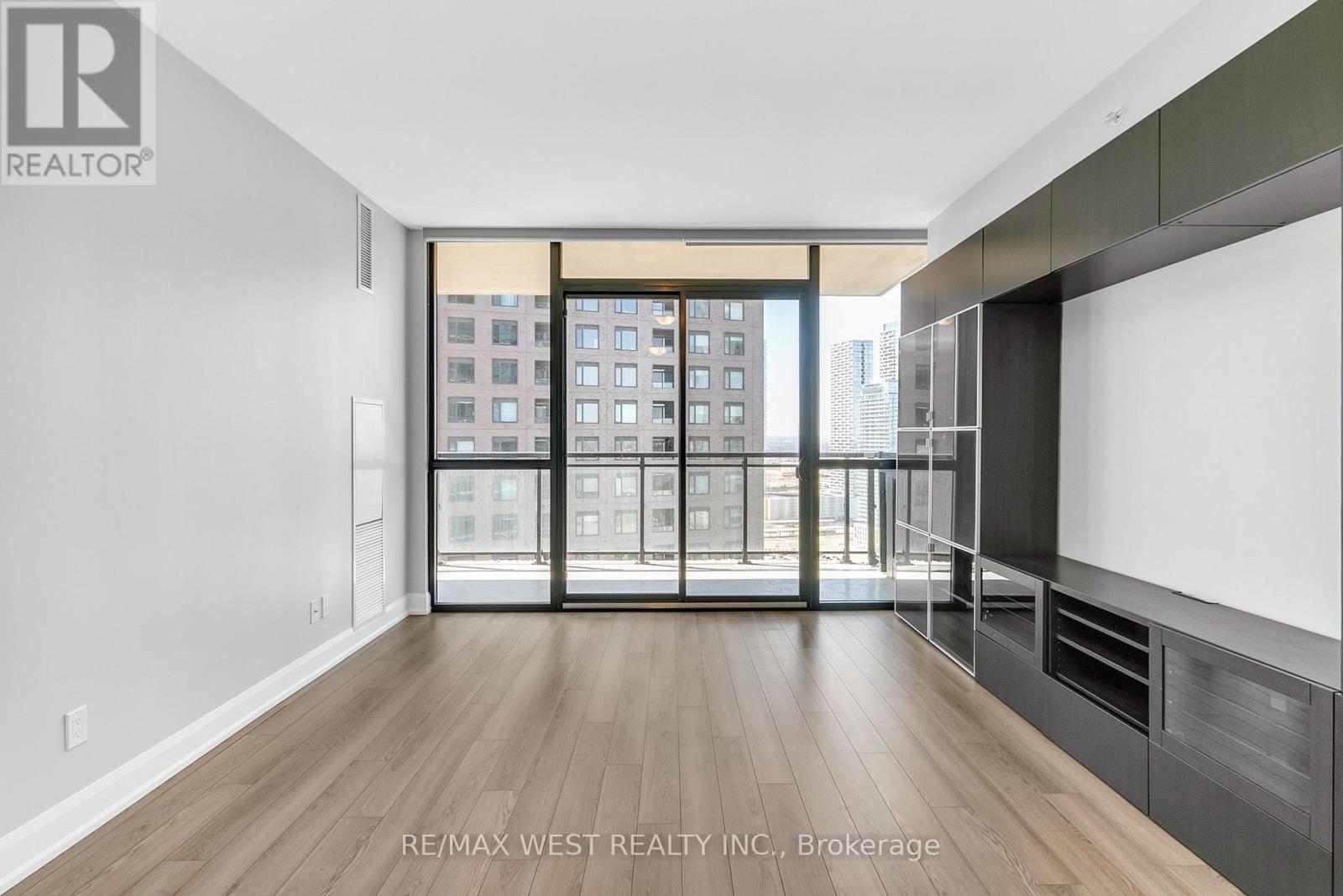 2605 - 2910 Highway 7 W, Vaughan, Ontario  L4K 0H8 - Photo 4 - N12188866