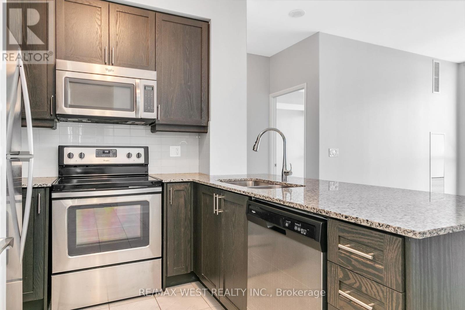 2605 - 2910 Highway 7 W, Vaughan, Ontario  L4K 0H8 - Photo 8 - N12188866