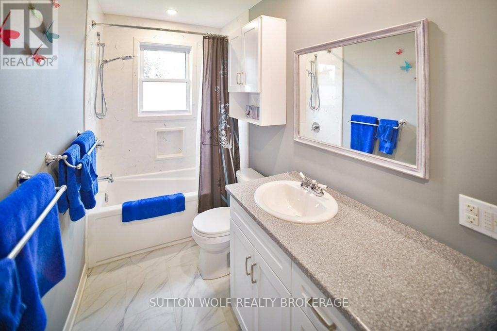 234 Riverview Drive, Strathroy-Caradoc, Ontario  N7G 2G5 - Photo 17 - X12188979