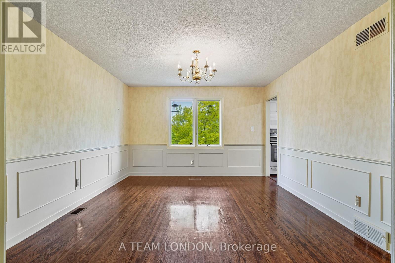 126 Guildford Crescent, London South, Ontario  N6J 3Y5 - Photo 11 - X12189020