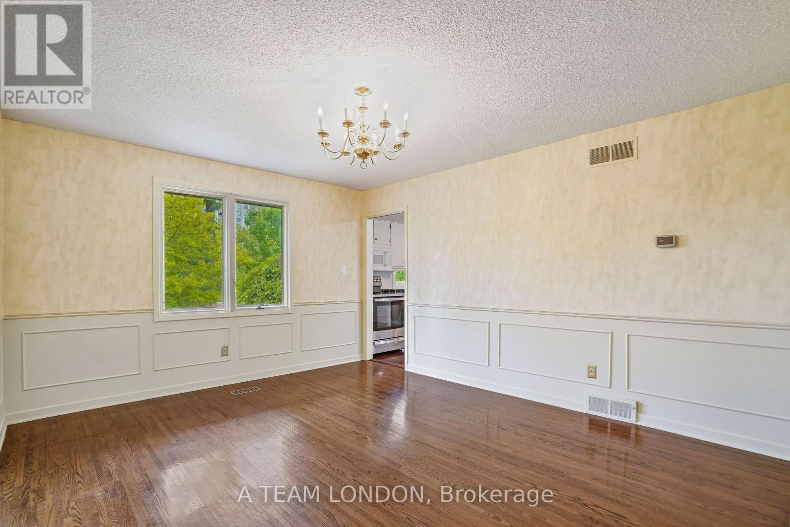 126 Guildford Crescent, London South (South N), Ontario  N6J 3Y5 - Photo 12 - X12189020