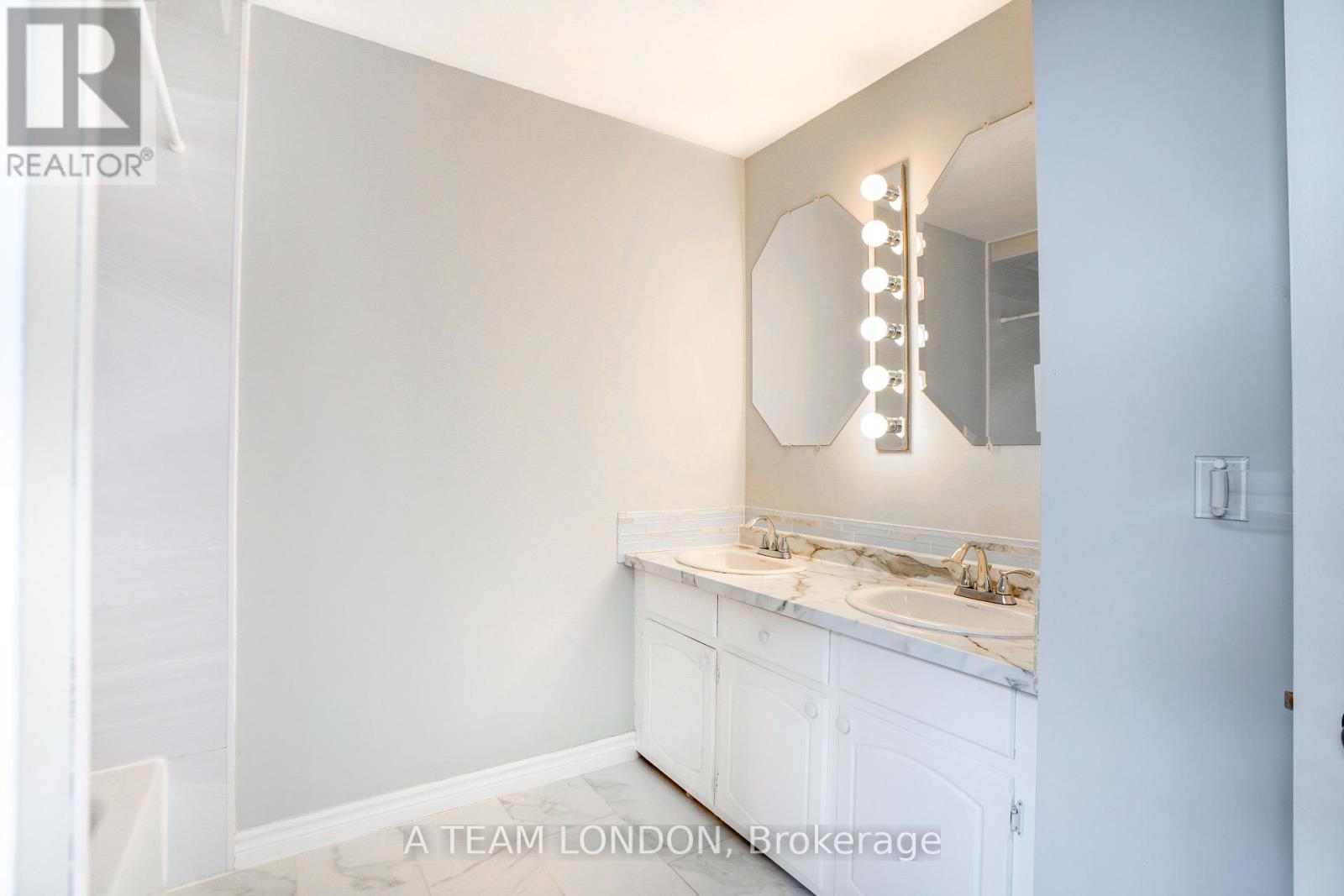 126 Guildford Crescent, London South, Ontario  N6J 3Y5 - Photo 28 - X12189020