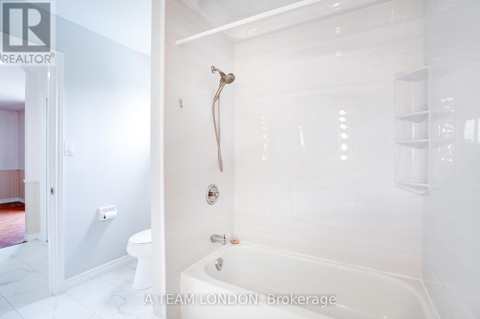 126 Guildford Crescent, London South, Ontario  N6J 3Y5 - Photo 29 - X12189020