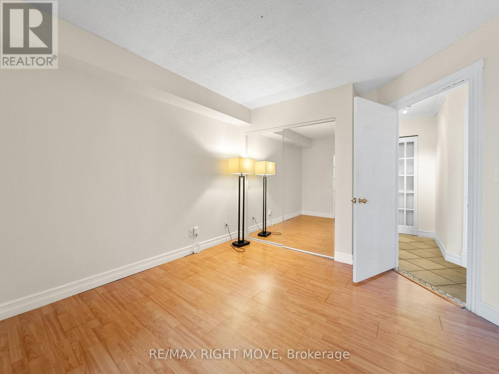 1103 - 140 Dunlop Street E, Barrie (City Centre), Ontario  L4M 6H9 - Photo 18 - S12188761