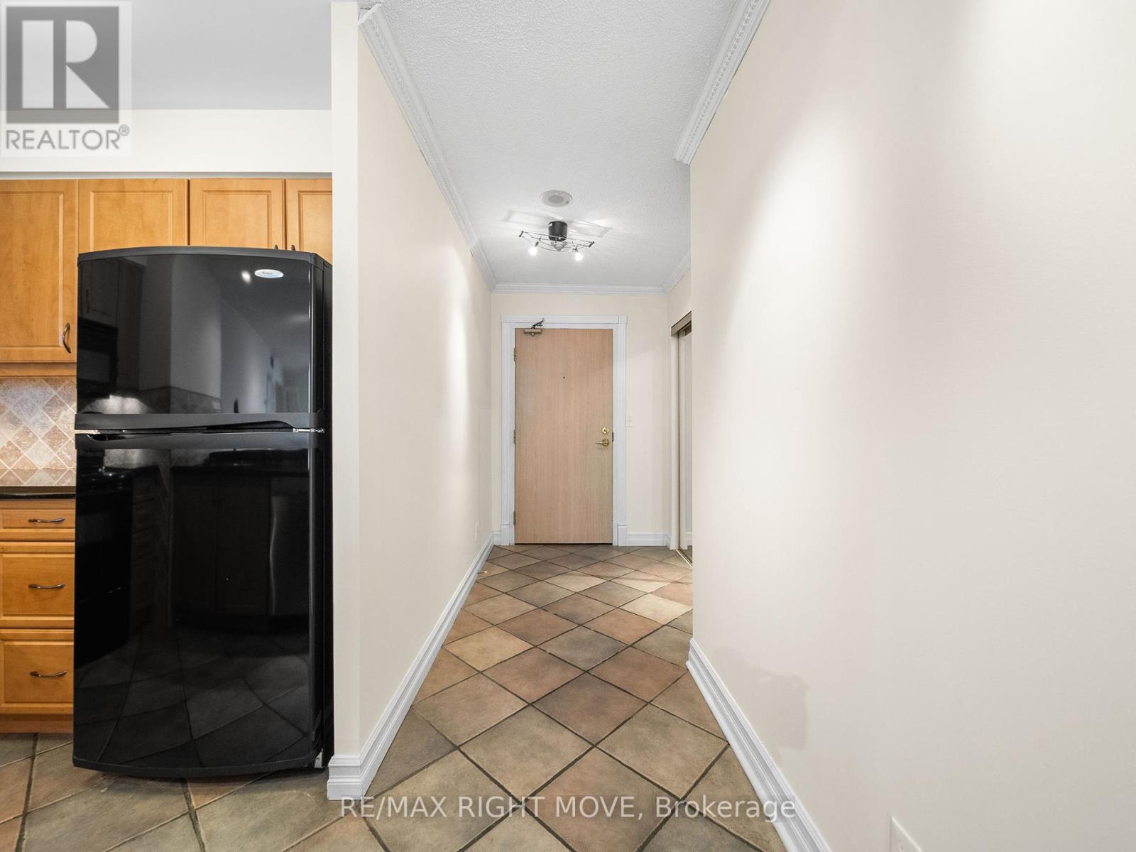 Property at 1103 - 140 DUNLOP STREET E image 3