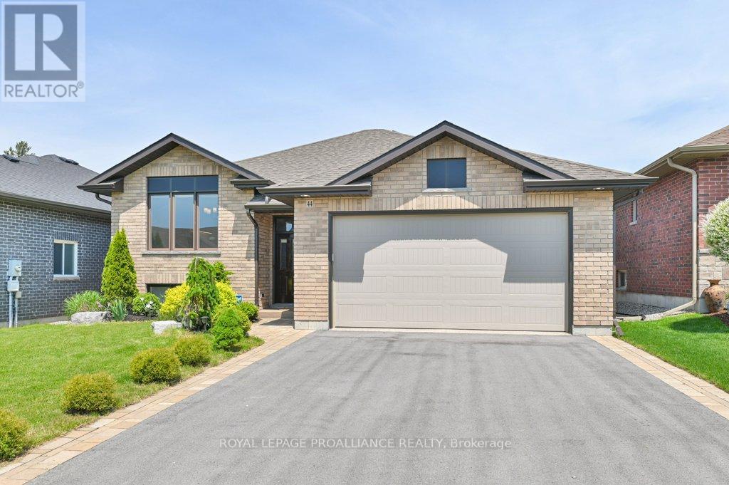 Property at 44 LIBERTY CRESCENT image 3