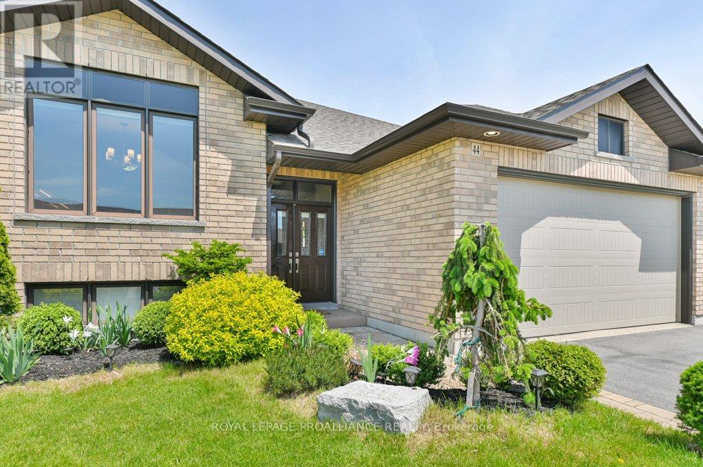 Property at 44 LIBERTY CRESCENT image 4