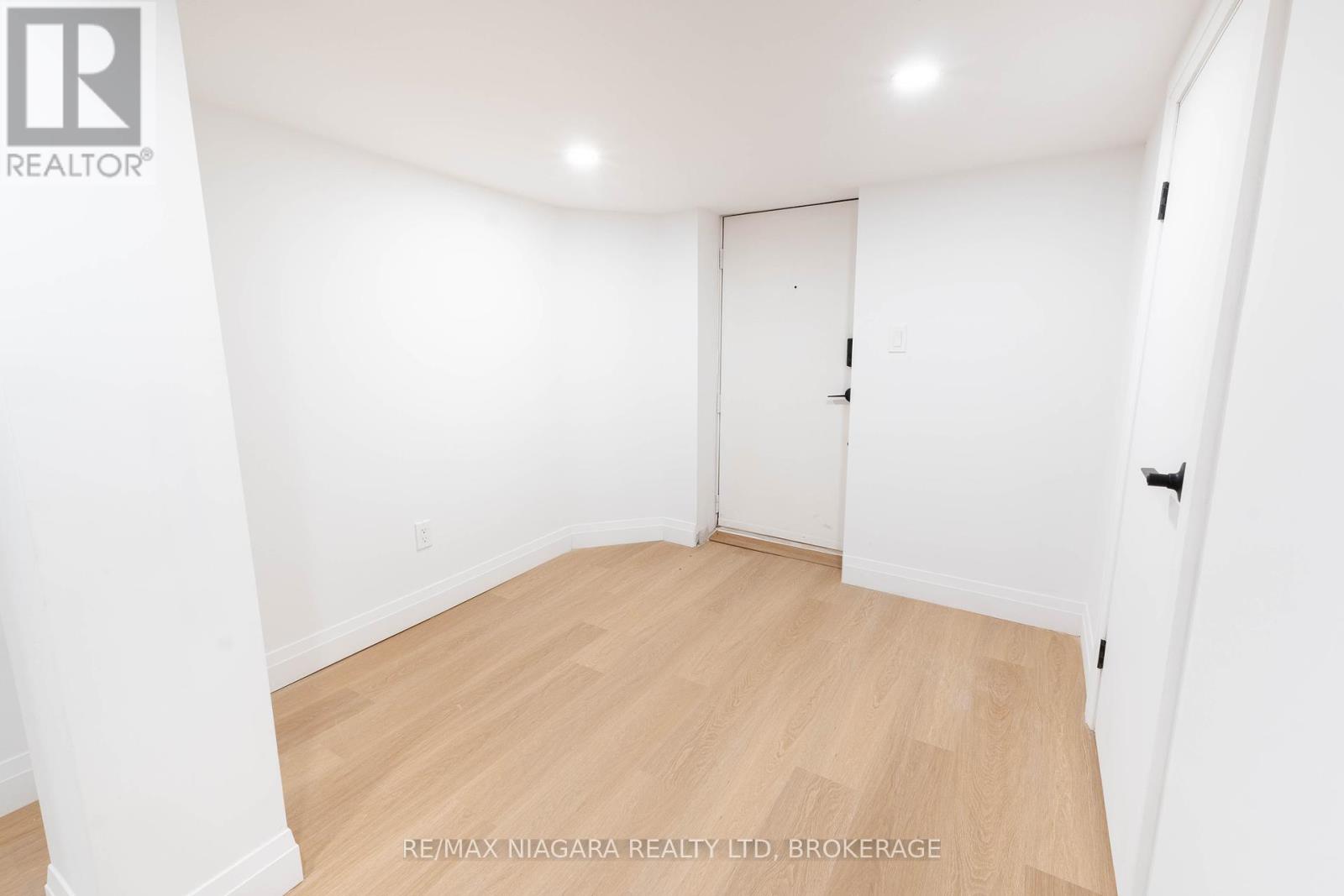 533 Cannon Street E, Hamilton (Gibson), Ontario  L8L 2E6 - Photo 2 - X12188973