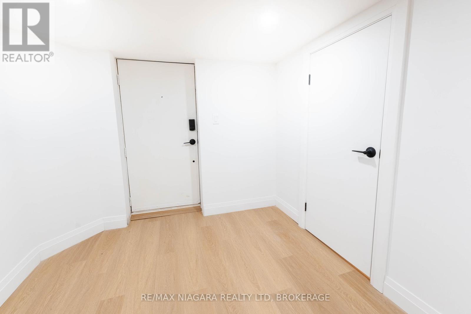 533 Cannon Street E, Hamilton (Gibson), Ontario  L8L 2E6 - Photo 3 - X12188973