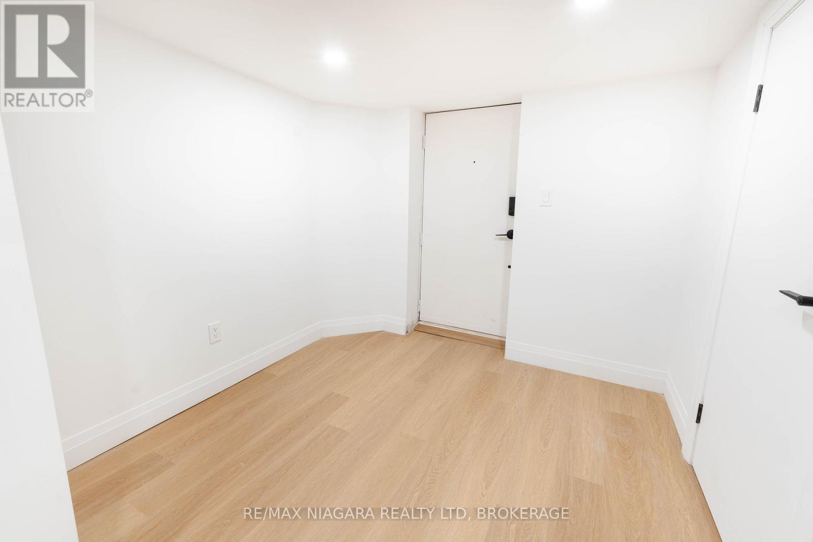 533 Cannon Street E, Hamilton (Gibson), Ontario  L8L 2E6 - Photo 4 - X12188973