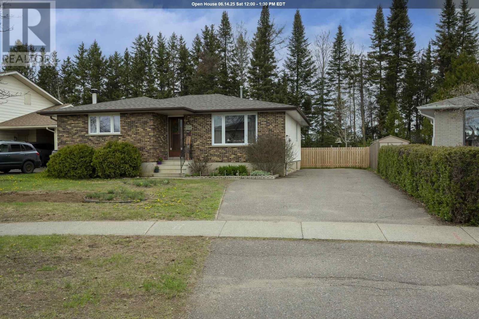 234 Trinity CRES, thunder bay, Ontario