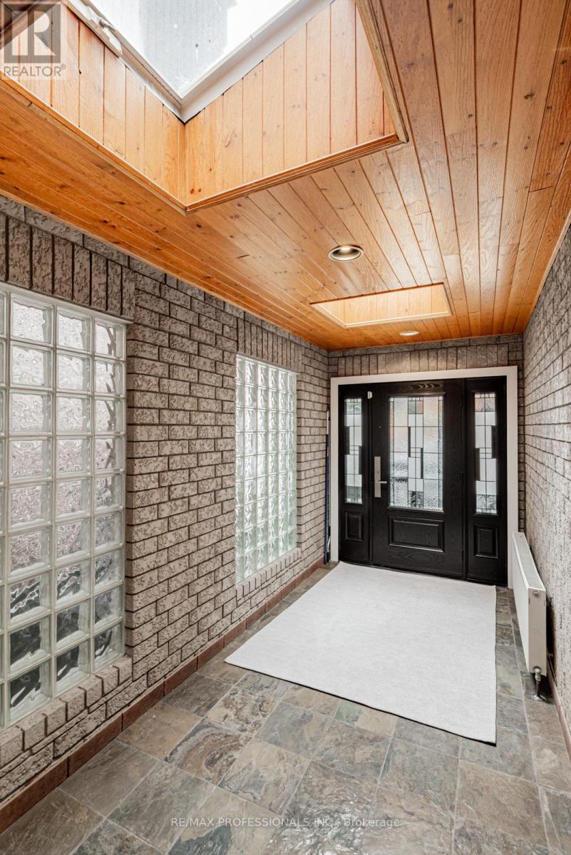 999 Dufferin Street, Toronto, Ontario  M6H 4B2 - Photo 4 - C12175851
