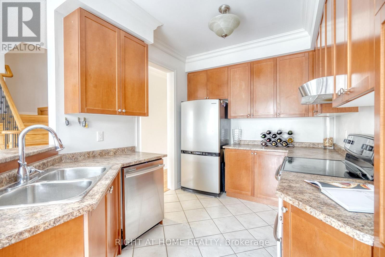 20 Seiffer Crescent, Richmond Hill (Jefferson), Ontario  L4E 0J1 - Photo 15 - N12121354