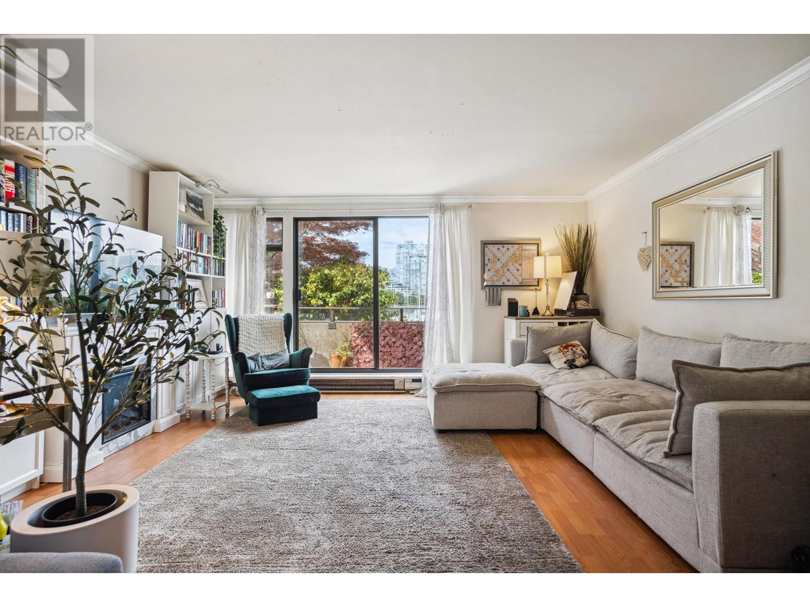 Property at 784 MILLBANK image 3