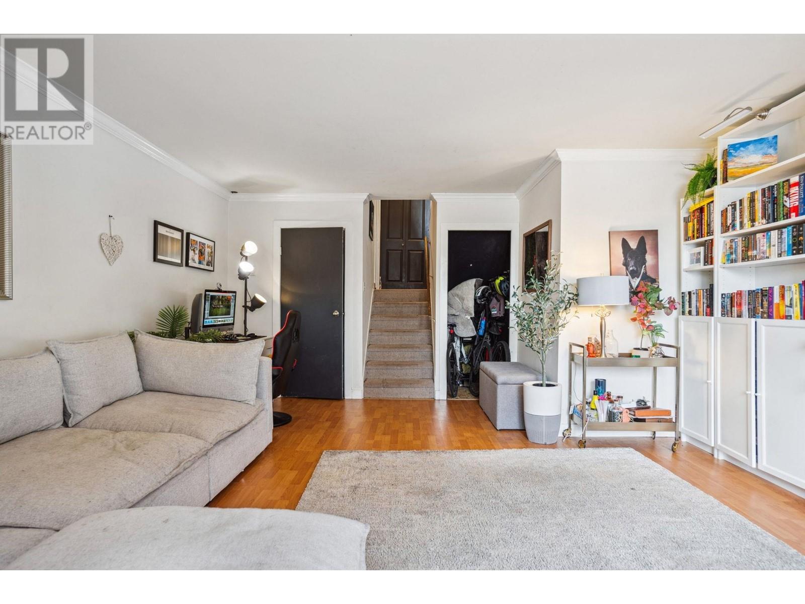 Property at 784 MILLBANK image 4