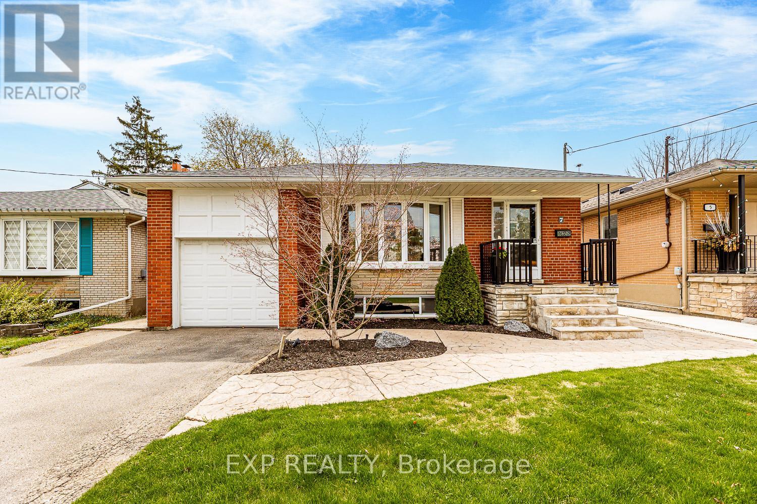 7 Northcrest Road, Toronto, Ontario  M9R 1P5 - Photo 1 - W12188701