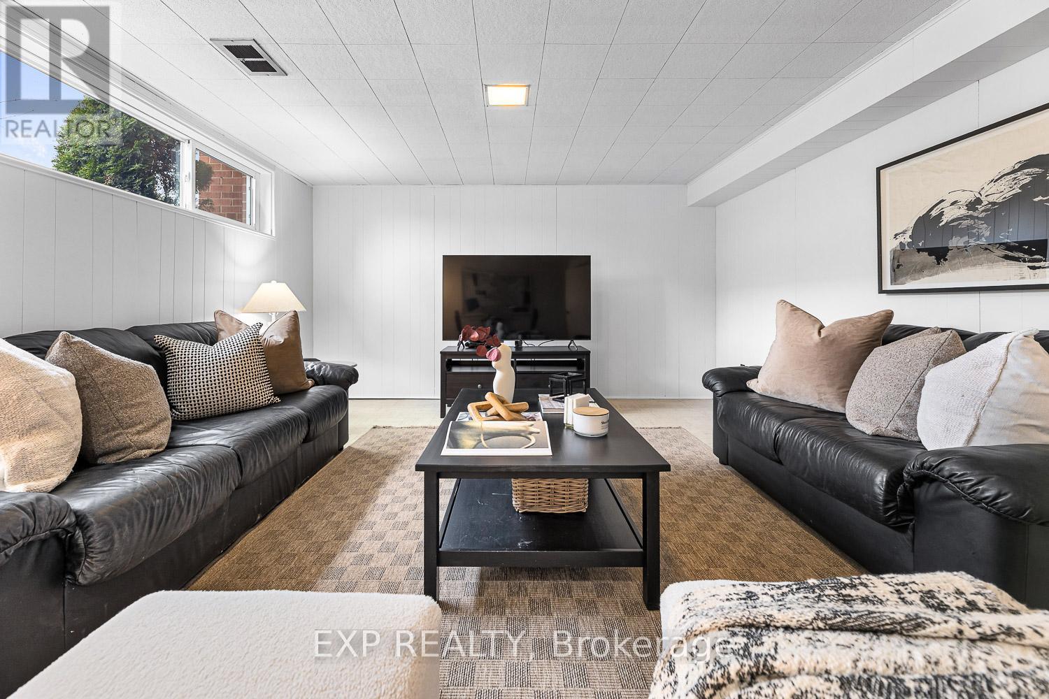 7 Northcrest Road, Toronto, Ontario  M9R 1P5 - Photo 37 - W12188701