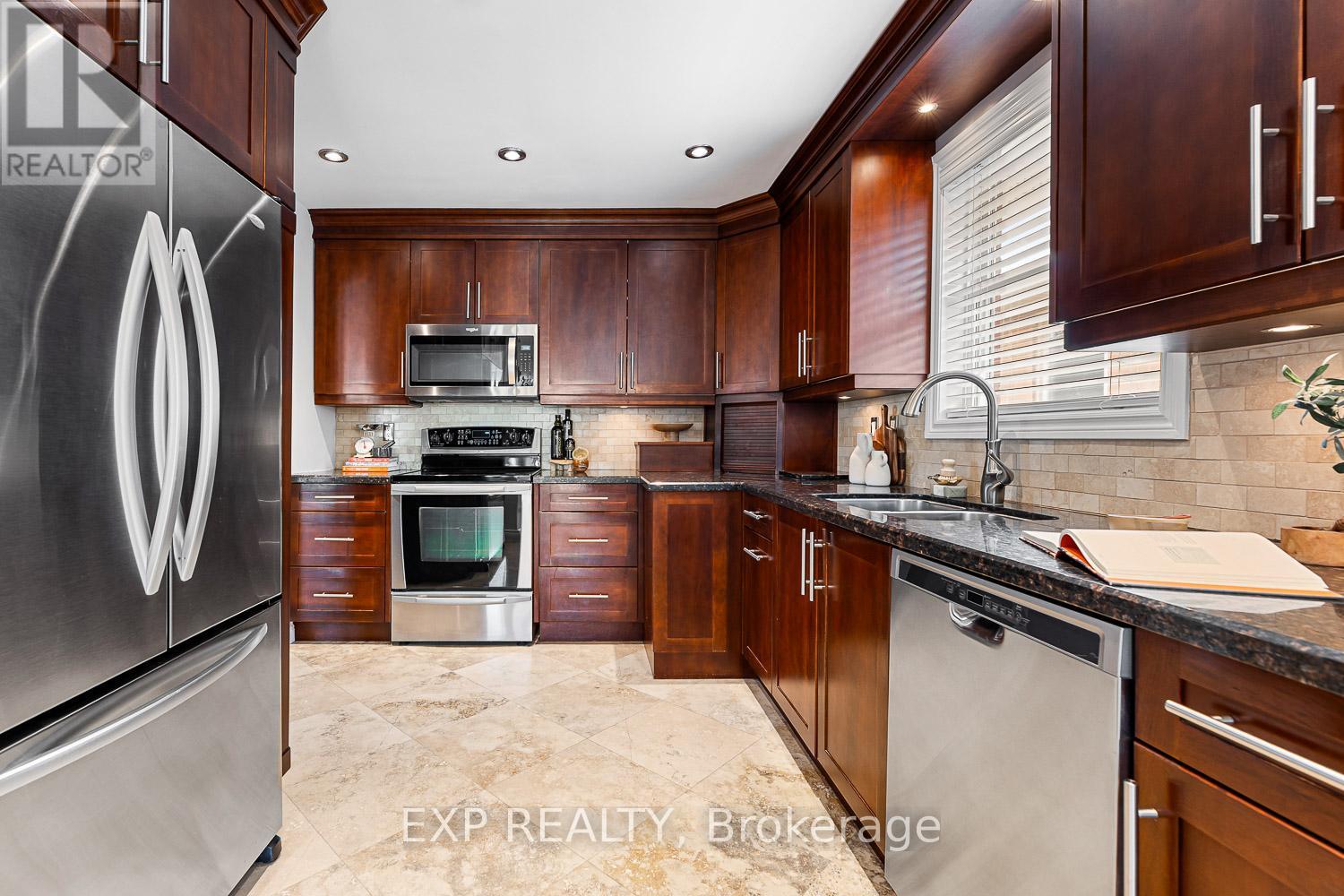 7 Northcrest Road, Toronto, Ontario  M9R 1P5 - Photo 8 - W12188701