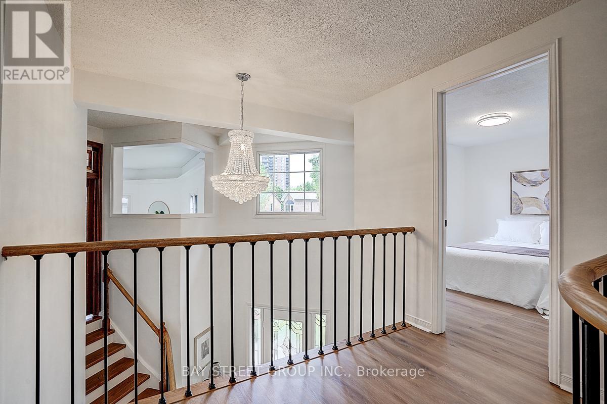 8 Mckillop Court, Brampton, Ontario  L6Y 3J3 - Photo 31 - W12188738