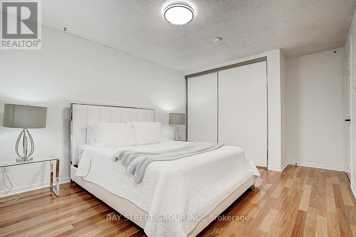 8 Mckillop Court, Brampton, Ontario  L6Y 3J3 - Photo 38 - W12188738