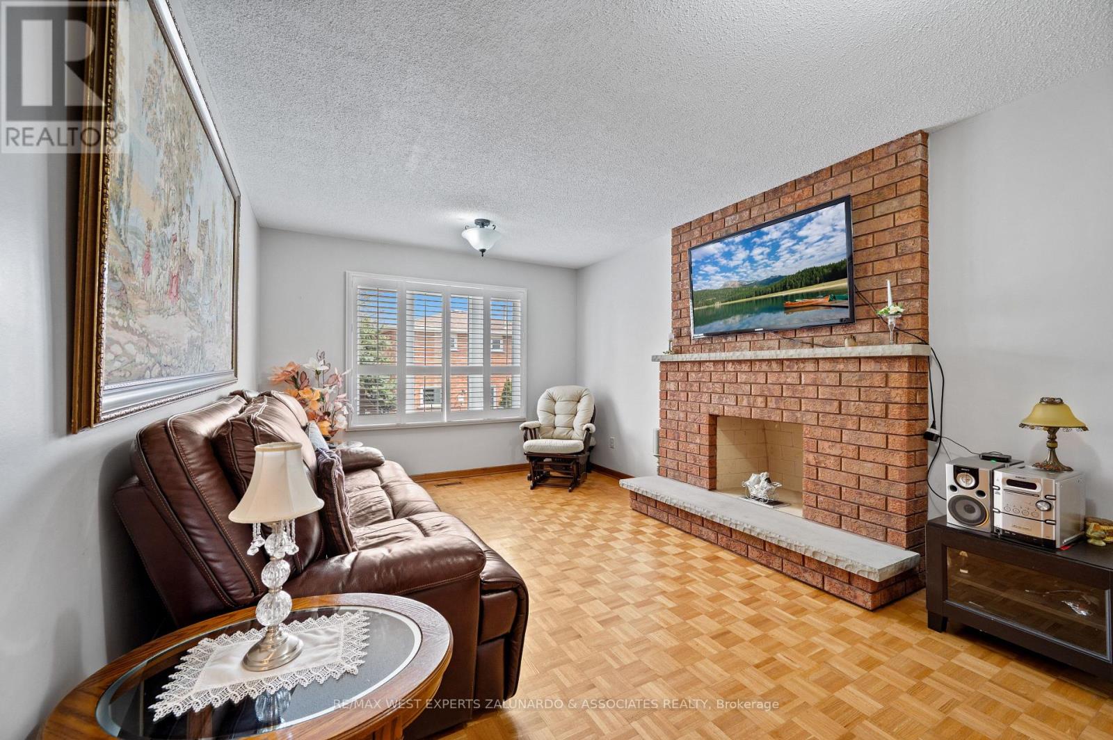 157 Sunforest Drive, Brampton, Ontario  L6Z 4B7 - Photo 10 - W12188743