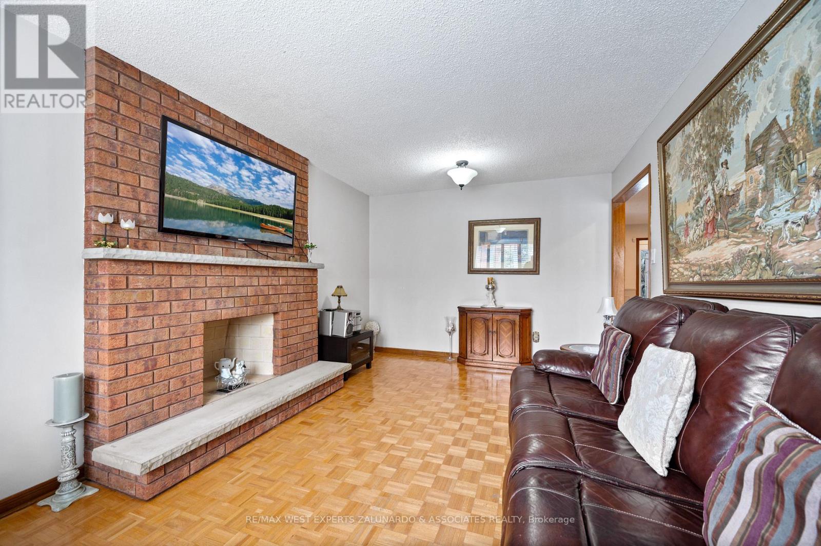 157 Sunforest Drive, Brampton, Ontario  L6Z 4B7 - Photo 12 - W12188743