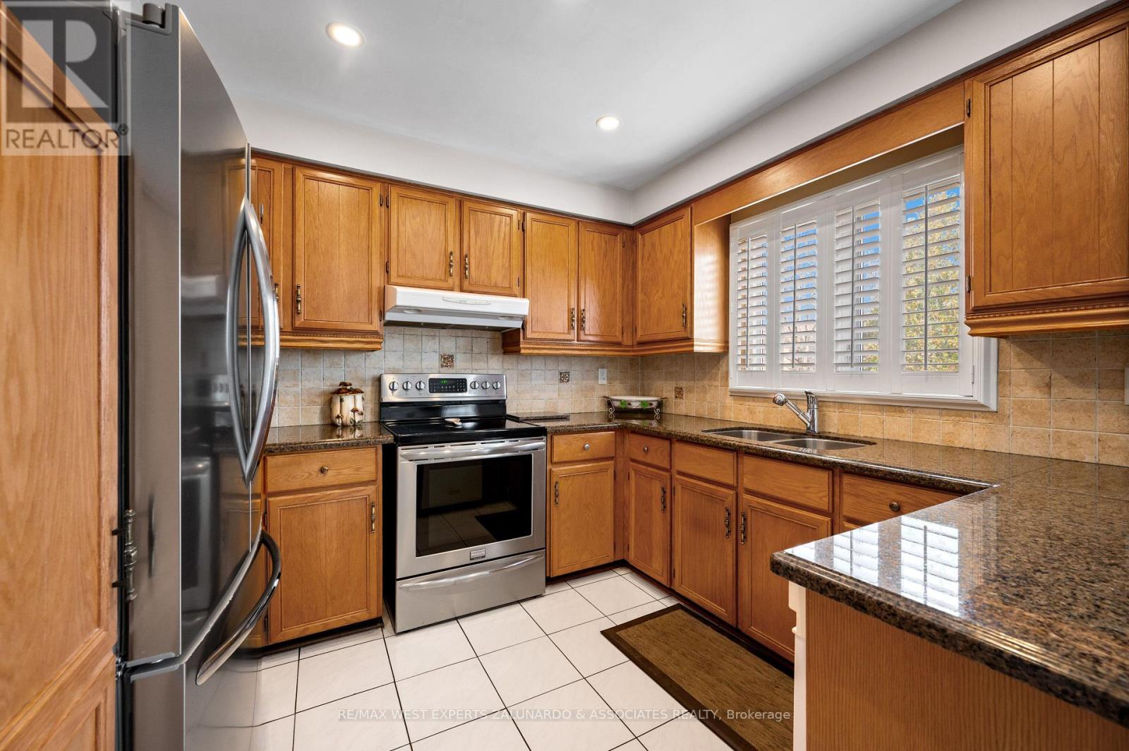 157 Sunforest Drive, Brampton, Ontario  L6Z 4B7 - Photo 14 - W12188743