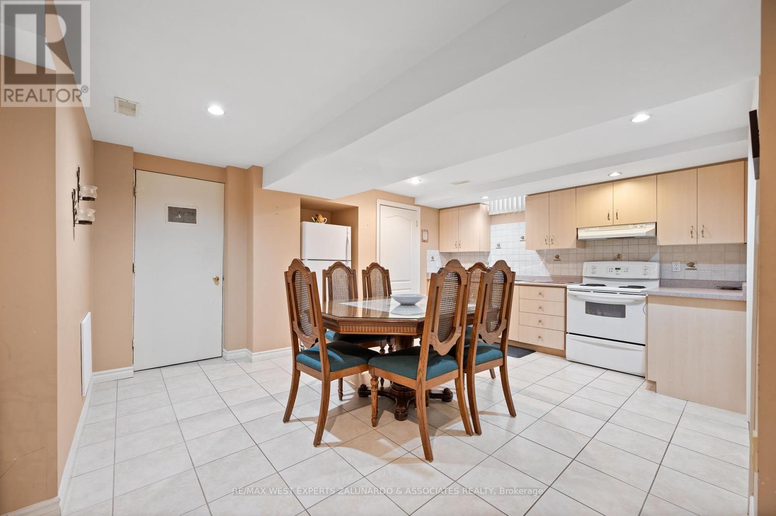 157 Sunforest Drive, Brampton, Ontario  L6Z 4B7 - Photo 39 - W12188743