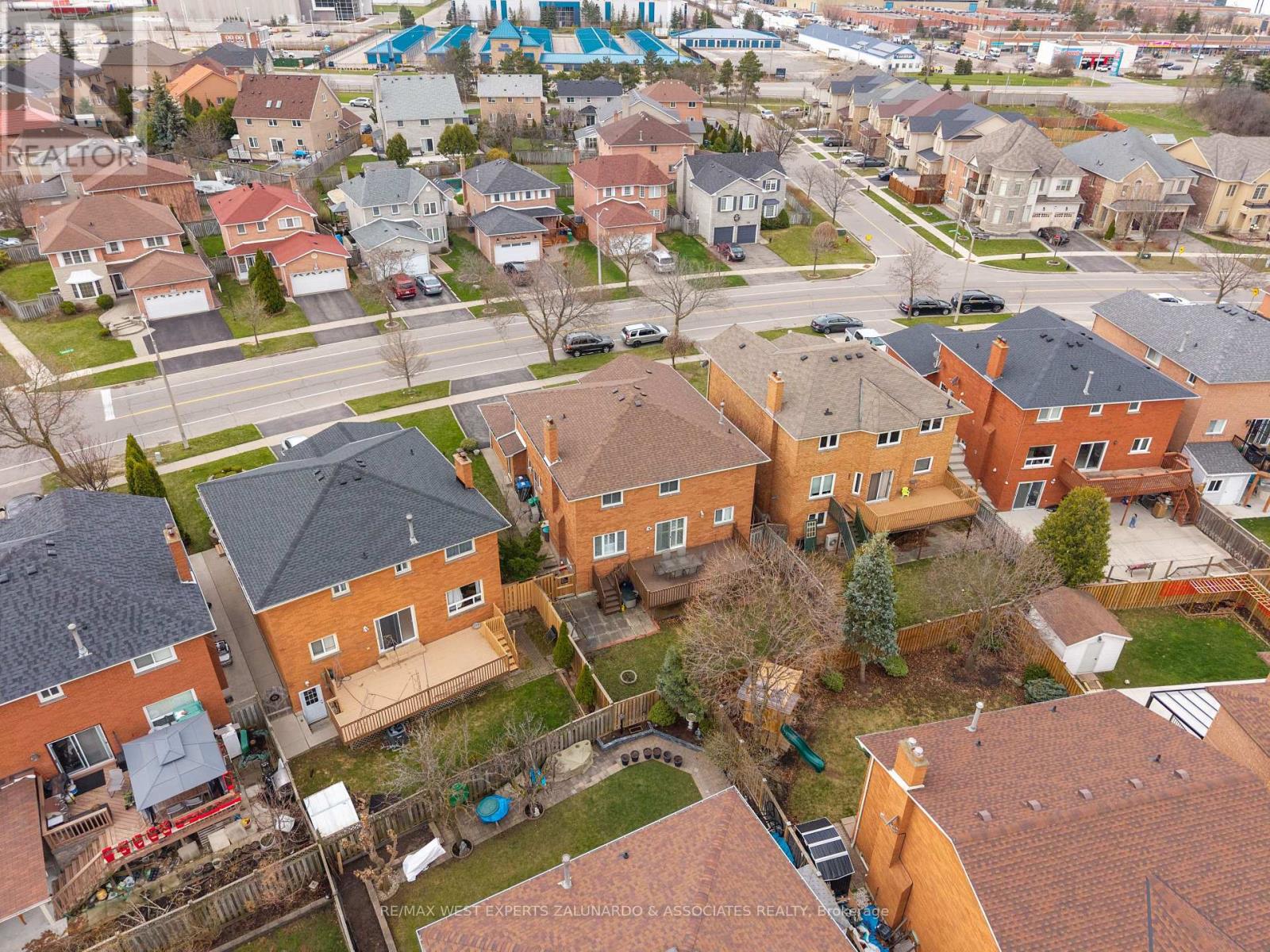 157 Sunforest Drive, Brampton, Ontario  L6Z 4B7 - Photo 46 - W12188743
