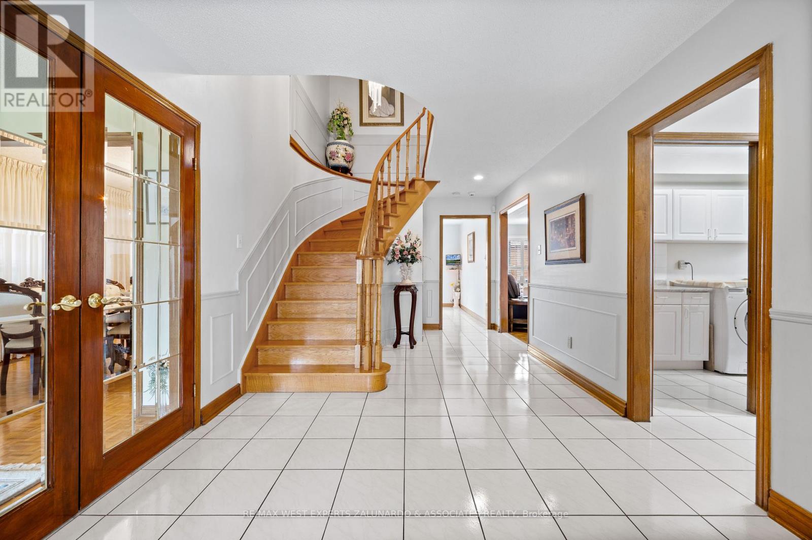 157 Sunforest Drive, Brampton, Ontario  L6Z 4B7 - Photo 5 - W12188743