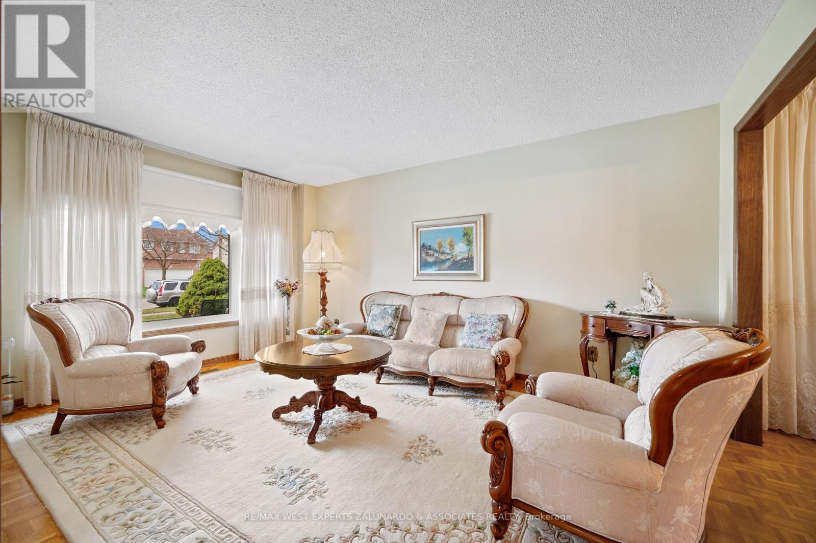 157 Sunforest Drive, Brampton, Ontario  L6Z 4B7 - Photo 6 - W12188743