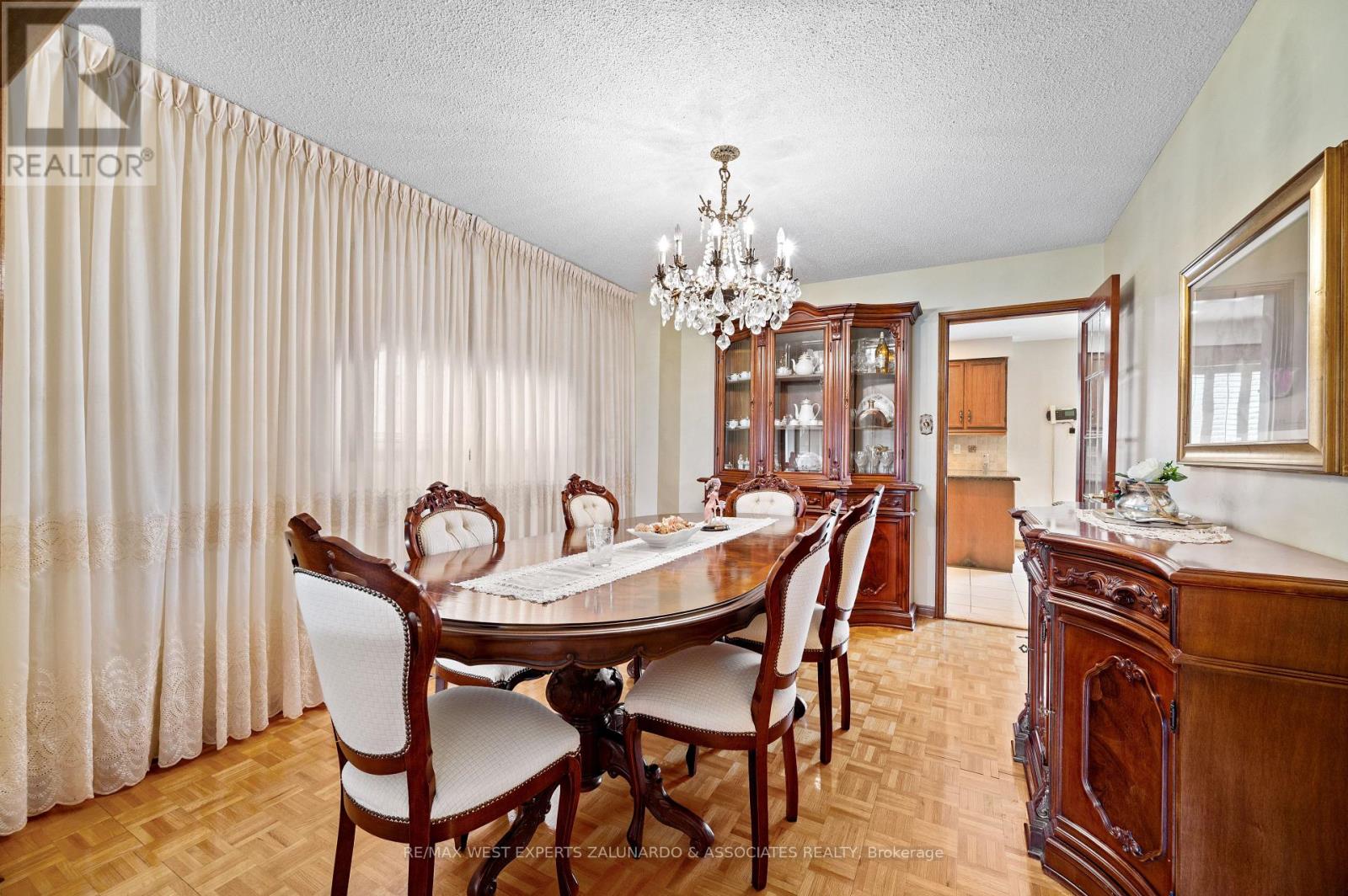 157 Sunforest Drive, Brampton, Ontario  L6Z 4B7 - Photo 8 - W12188743
