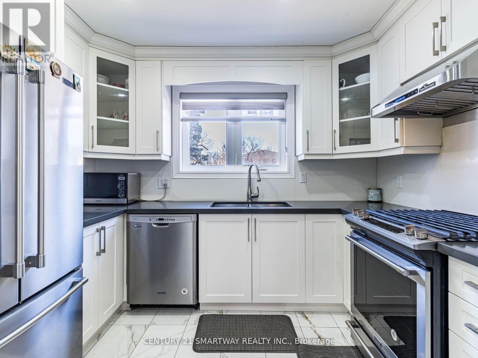10 Governor Grove Crescent, Brampton (Brampton South), Ontario  L6Y 1A6 - Photo 15 - W12188757