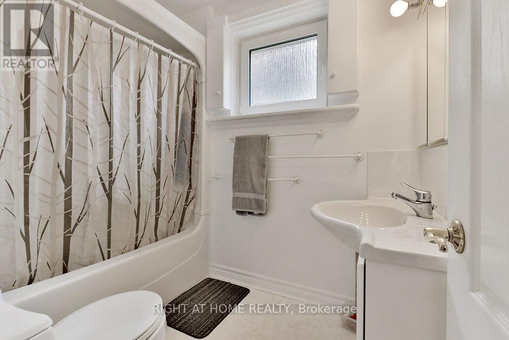 2765 Bushland Crescent, Mississauga (Clarkson), Ontario  L5J 1X8 - Photo 20 - W12188835