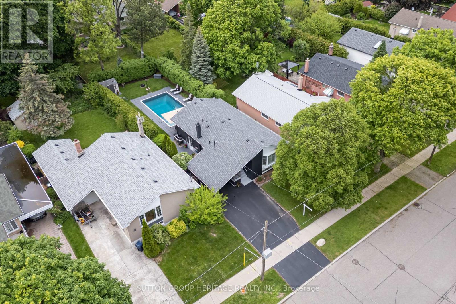 22 Paragon Road, Toronto, Ontario  M9R 1J5 - Photo 3 - W12188852