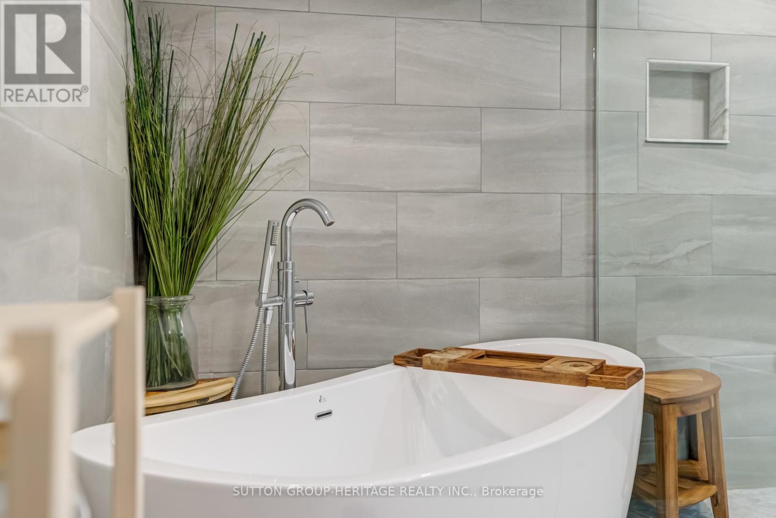 22 Paragon Road, Toronto (Kingsview Village-The Westway), Ontario  M9R 1J5 - Photo 31 - W12188852