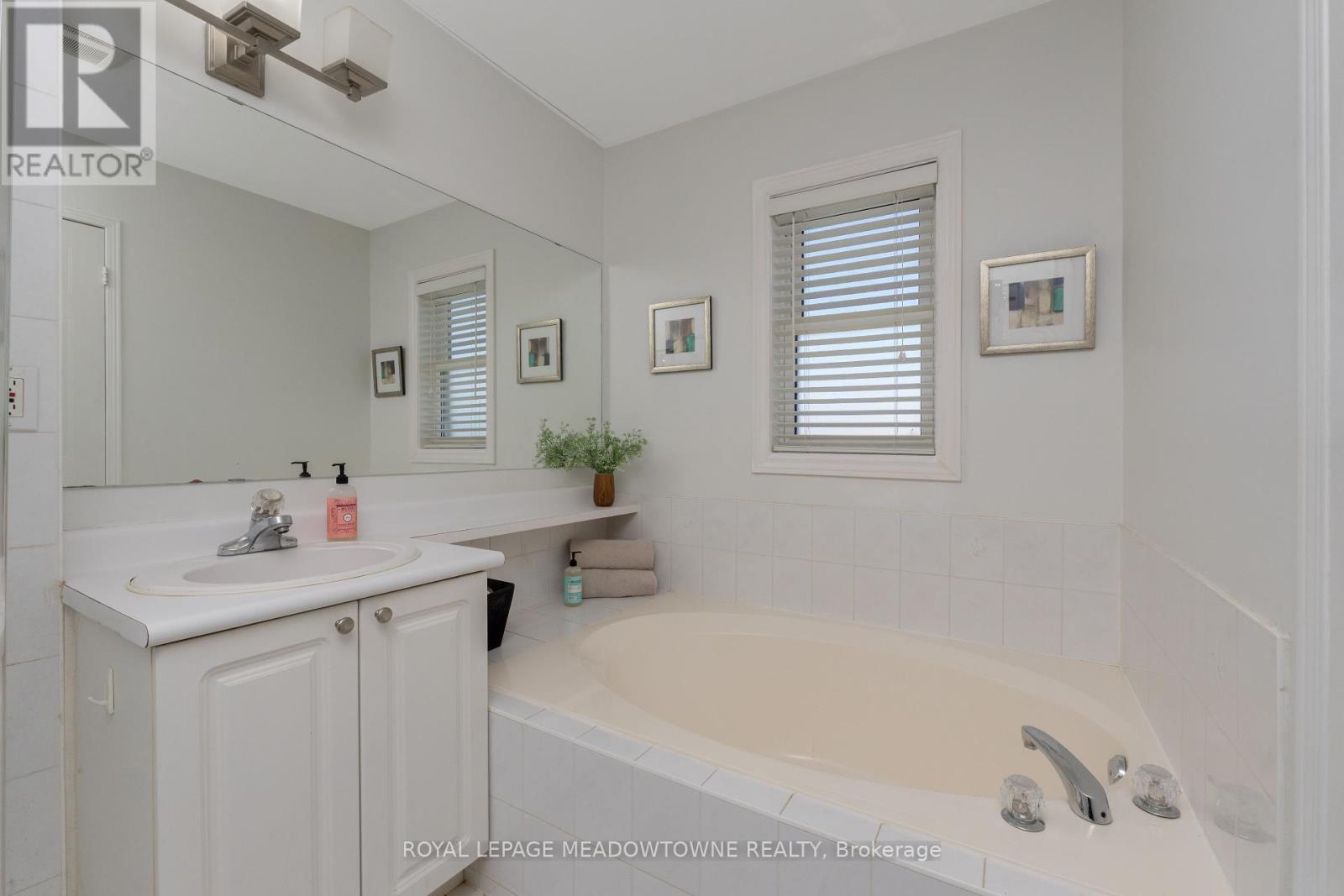 1876 Stevington Crescent, Mississauga (Meadowvale Village), Ontario  L5N 7S5 - Photo 31 - W12188860