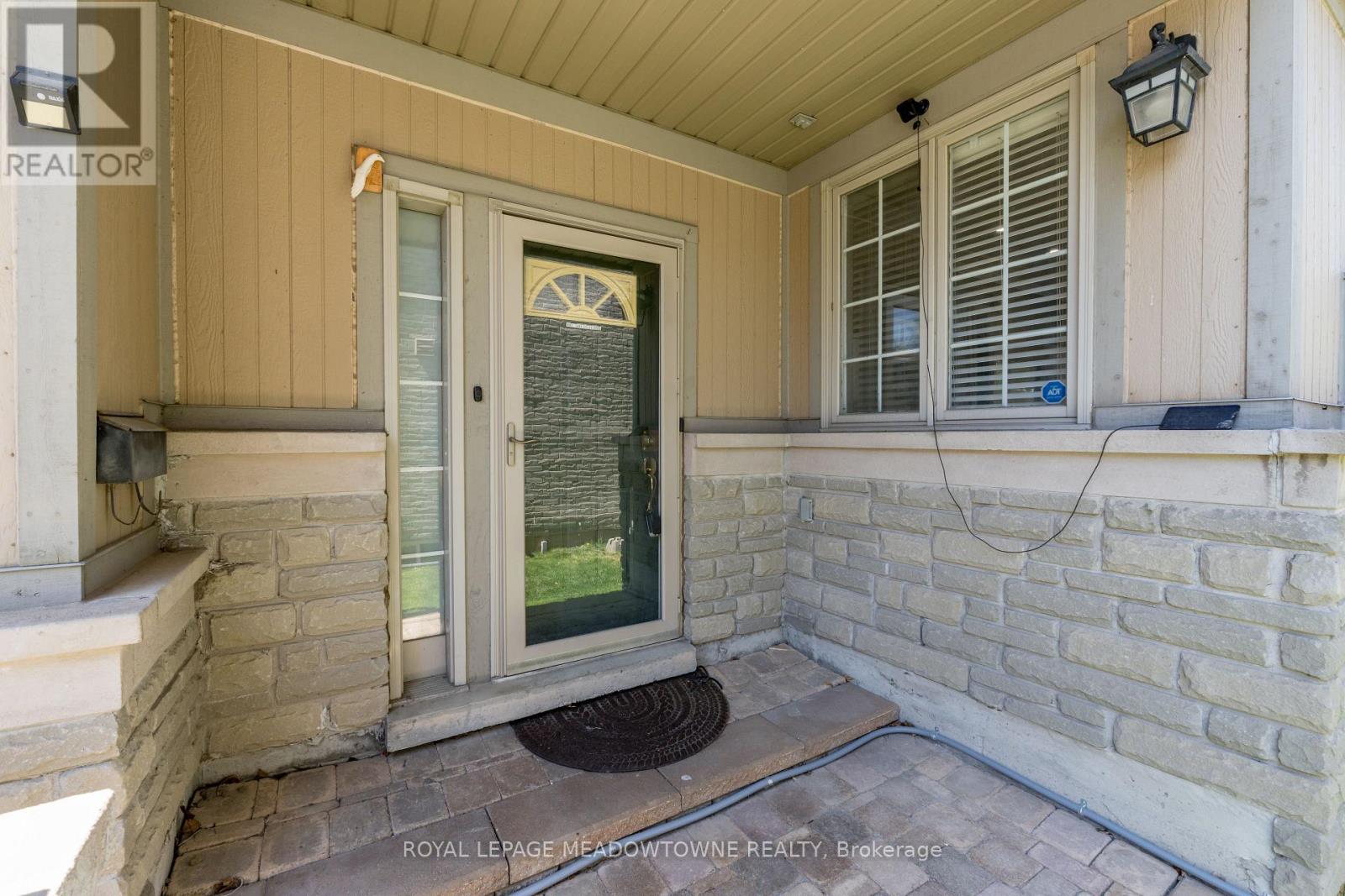 1876 Stevington Crescent, Mississauga, Ontario  L5N 7S5 - Photo 5 - W12188860