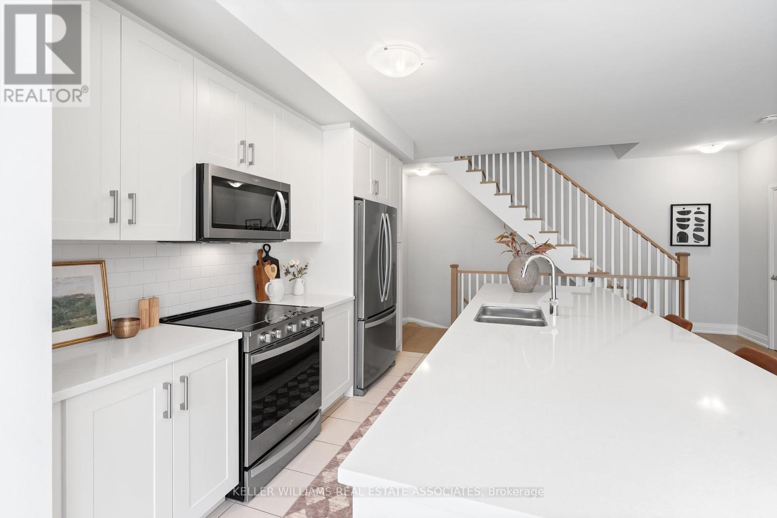 2459 Belt Lane, Oakville, Ontario  L6M 5L9 - Photo 8 - W12188894