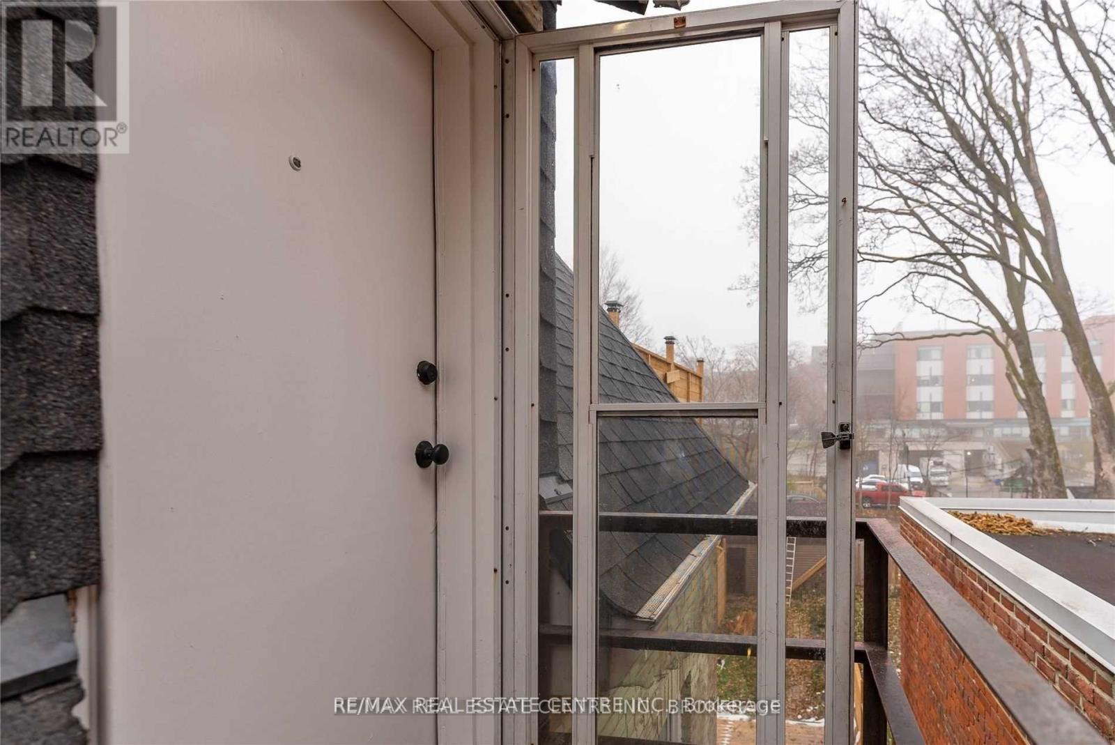 Loft - 76 Springhurst Avenue, Toronto, Ontario  M6K 1B8 - Photo 24 - W12188903