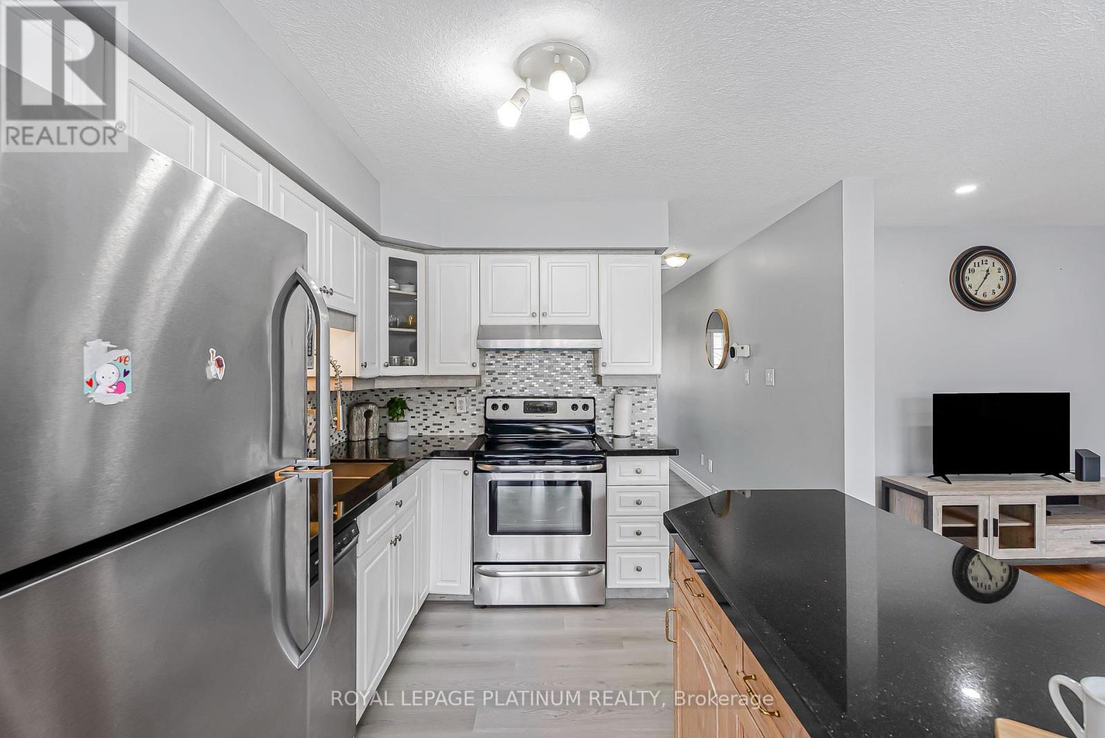 257 Grey Fox Drive, Kitchener, Ontario  N2E 3N7 - Photo 10 - X12188880