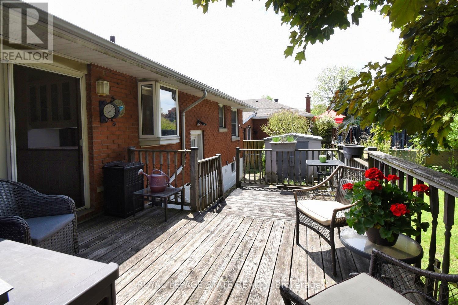 60 Toby Crescent, Hamilton (Huntington), Ontario  L8T 2N8 - Photo 27 - X12188911