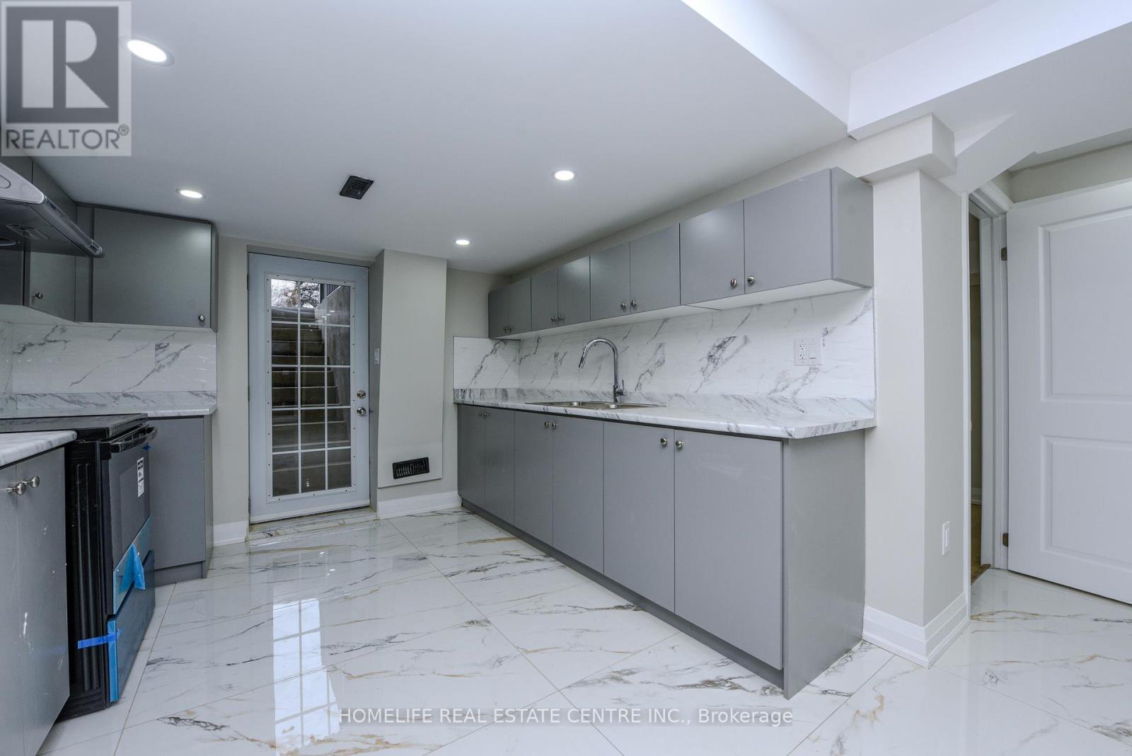 48 Dafoe Crescent, Brampton, Ontario  L6Y 2L2 - Photo 45 - W12097881