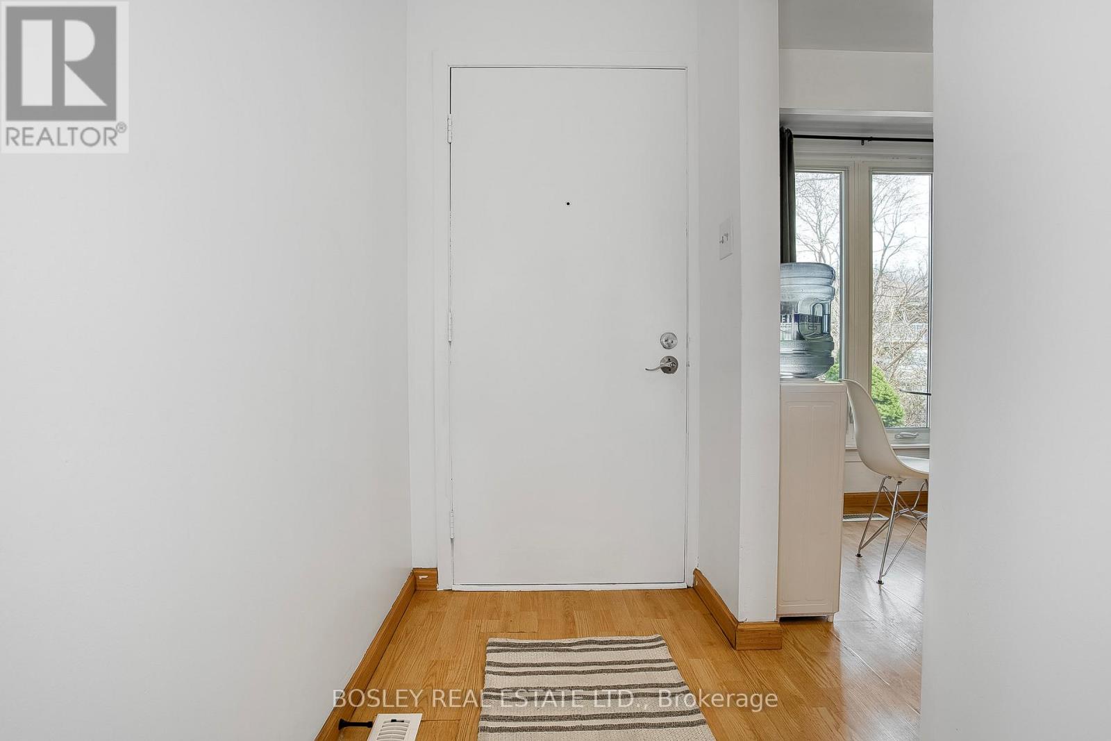 8 Thorsby Court, Brampton, Ontario  L6V 3T9 - Photo 6 - W12177136