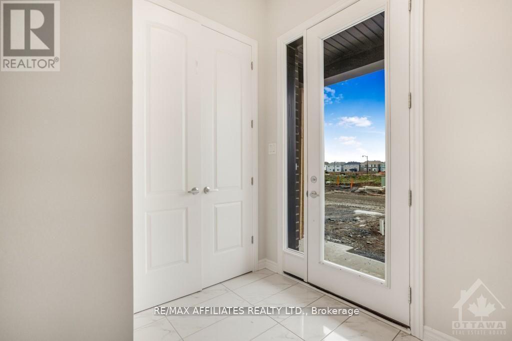803 Voie Cerulean Way, Ottawa, Ontario  K1W 0S7 - Photo 3 - X12188977
