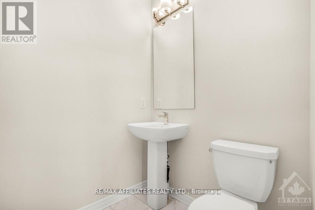 803 Voie Cerulean Way, Ottawa, Ontario  K1W 0S7 - Photo 5 - X12188977